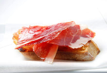 Cargar imagen en el visor de la galería, 2'4KG MEDIO JAMÓN DE CEBO IBÉRICO 50% RAZA IBÉRICA DESHUESADO (CURADO +30 MESES)