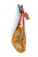 Cargar imagen en el visor de la galería, JAMON IBERICO DE BELLOTA. PATA ENTERA (CURADO +36 MESES)
